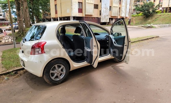Sayi Na hannu Toyota Vitz M Mota in Yaounde a Babban Kamaru