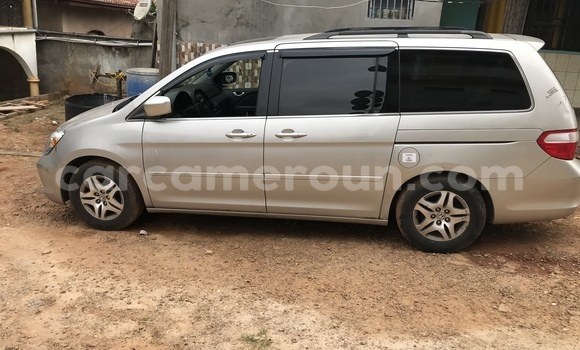 Sayi Na hannu Honda Odyssey (North America) Azurfa Mota in Yaounde a Babban Kamaru