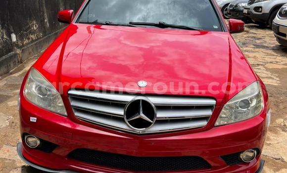 Sayi Na hannu Mercedes-Benz C-Classe Red Mota in Yaounde a Babban Kamaru Sayi Na hannu Mercedes-Benz C-Classe Red Mota in Yaounde a Babban Kamaru