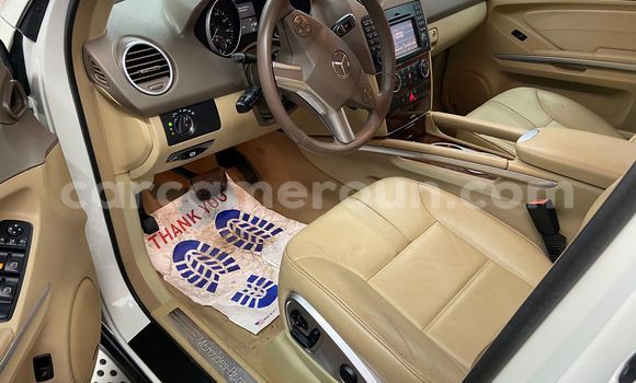 Sayi Na hannu Mercedes‒Benz ML–Class White Mota in Yaounde a Babban Kamaru Sayi Na hannu Mercedes‒Benz ML–Class White Mota in Yaounde a Babban Kamaru