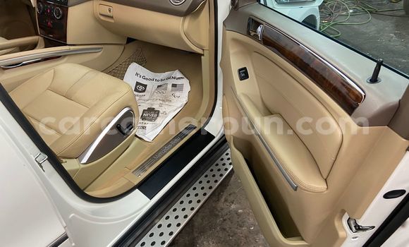 Sayi Na hannu Mercedes‒Benz ML–Class White Mota in Yaounde a Babban Kamaru Sayi Na hannu Mercedes‒Benz ML–Class White Mota in Yaounde a Babban Kamaru