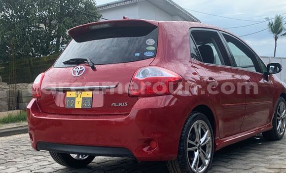 Sayi Na hannu Toyota Auris Red Mota in Douala a Ƙasar Kamaru Sayi Na hannu Toyota Auris Red Mota in Douala a Ƙasar Kamaru
