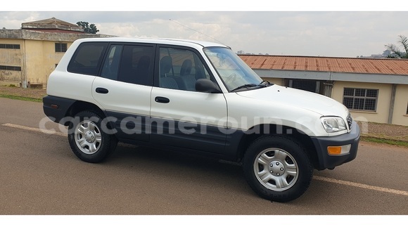 Acheter Occasion Voiture Toyota RAV4 Blanc à Yaoundé, Central Cameroon