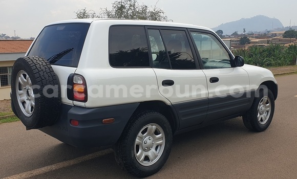 Acheter Occasion Voiture Toyota RAV4 Blanc à Yaoundé, Central Cameroon Acheter Occasion Voiture Toyota RAV4 Blanc à Yaoundé, Central Cameroon