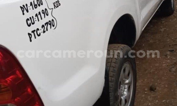 Buy Used Toyota Hilux White Car in Douala in Littoral Cameroon