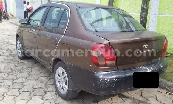 Sayi Na hannu Toyota Platz Brown Mota in Douala a Ƙasar Kamaru