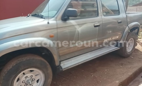 Acheter Occasion Voiture Toyota Hilux Gris à Yaoundé, Central Cameroon Acheter Occasion Voiture Toyota Hilux Gris à Yaoundé, Central Cameroon
