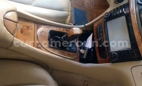 Sayi Na hannu Mercedes‒Benz E–Class Green Mota in Yaounde a Babban Kamaru Sayi Na hannu Mercedes‒Benz E–Class Green Mota in Yaounde a Babban Kamaru