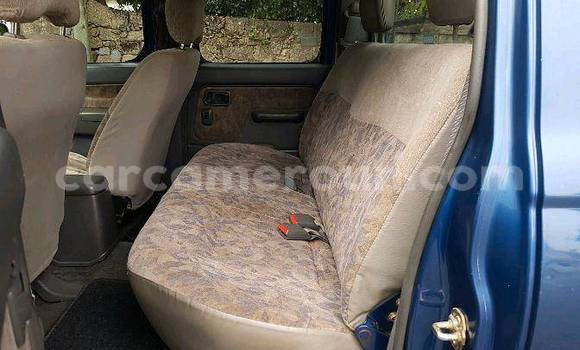 Acheter Occasion Voiture Nissan Navara Bleu à Ebolowa, South Cameroon