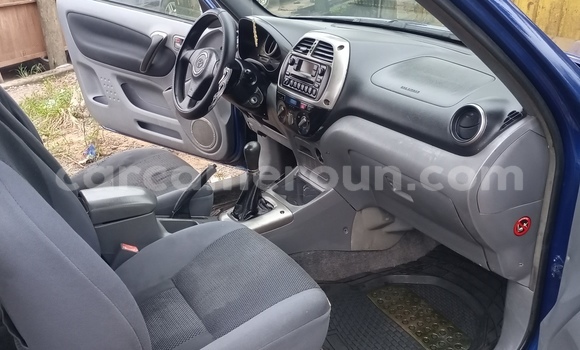 Acheter Occasion Voiture Toyota RAV4 Bleu à Douala, Littoral Cameroon Acheter Occasion Voiture Toyota RAV4 Bleu à Douala, Littoral Cameroon