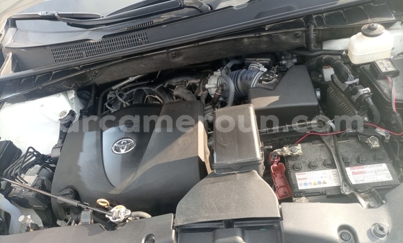 Buy Import Toyota Highlander White Car in Douala in Littoral Cameroon