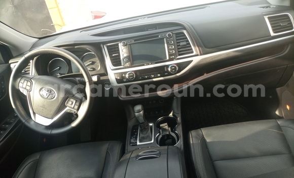 Acheter Import Voiture Toyota Highlander Blanc à Douala, Littoral Cameroon Acheter Import Voiture Toyota Highlander Blanc à Douala, Littoral Cameroon