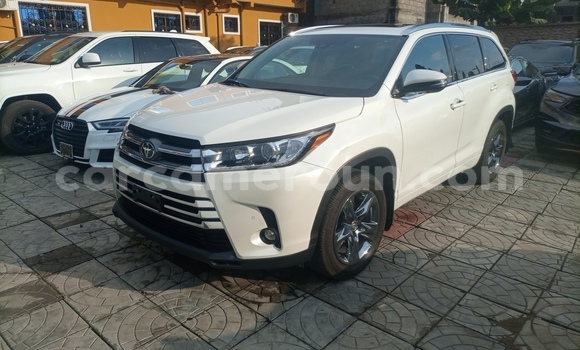 Acheter Import Voiture Toyota Highlander Blanc à Douala, Littoral Cameroon Acheter Import Voiture Toyota Highlander Blanc à Douala, Littoral Cameroon