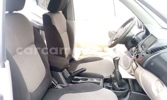 Buy Import Mitsubishi L400 White Truck in Douala in Littoral Cameroon Buy Import Mitsubishi L400 White Truck in Douala in Littoral Cameroon