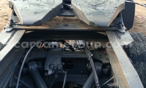 Sayi Imported Mercedes‒Benz 3331 White Babbar mota in Douala a Ƙasar Kamaru Sayi Imported Mercedes‒Benz 3331 White Babbar mota in Douala a Ƙasar Kamaru