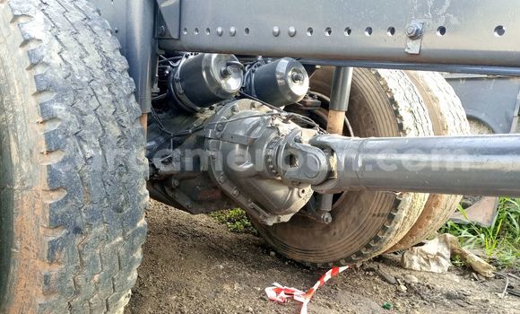 Sayi Imported Mercedes‒Benz 3331 White Babbar mota in Douala a Ƙasar Kamaru Sayi Imported Mercedes‒Benz 3331 White Babbar mota in Douala a Ƙasar Kamaru