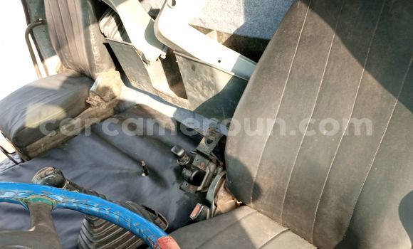 Sayi Imported Mercedes‒Benz 3331 White Babbar mota in Douala a Ƙasar Kamaru Sayi Imported Mercedes‒Benz 3331 White Babbar mota in Douala a Ƙasar Kamaru