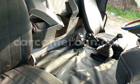 Sayi Imported Mercedes‒Benz 3331 White Babbar mota in Douala a Ƙasar Kamaru Sayi Imported Mercedes‒Benz 3331 White Babbar mota in Douala a Ƙasar Kamaru