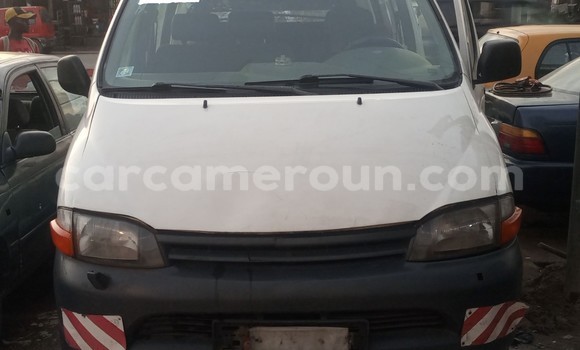 Sayi Na hannu Toyota HiAce White Babbar mota in Douala a Ƙasar Kamaru Sayi Na hannu Toyota HiAce White Babbar mota in Douala a Ƙasar Kamaru