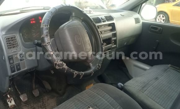Sayi Na hannu Toyota HiAce White Babbar mota in Douala a Ƙasar Kamaru Sayi Na hannu Toyota HiAce White Babbar mota in Douala a Ƙasar Kamaru