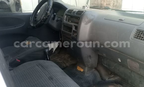 Sayi Na hannu Toyota HiAce White Babbar mota in Douala a Ƙasar Kamaru Sayi Na hannu Toyota HiAce White Babbar mota in Douala a Ƙasar Kamaru