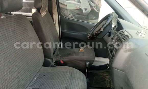 Sayi Na hannu Toyota HiAce White Babbar mota in Douala a Ƙasar Kamaru Sayi Na hannu Toyota HiAce White Babbar mota in Douala a Ƙasar Kamaru