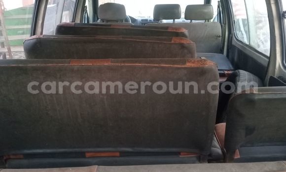 Sayi Na hannu Toyota HiAce White Babbar mota in Douala a Ƙasar Kamaru Sayi Na hannu Toyota HiAce White Babbar mota in Douala a Ƙasar Kamaru