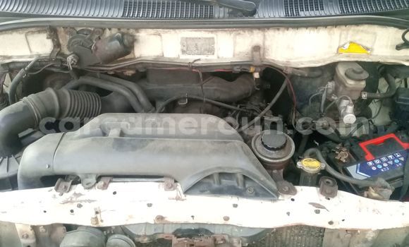 Sayi Na hannu Toyota HiAce White Babbar mota in Douala a Ƙasar Kamaru Sayi Na hannu Toyota HiAce White Babbar mota in Douala a Ƙasar Kamaru
