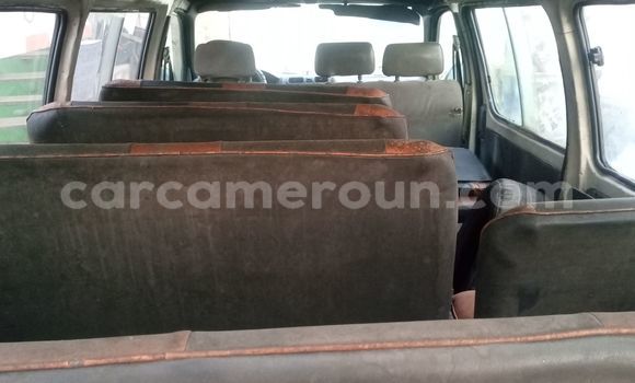 Sayi Na hannu Toyota HiAce White Babbar mota in Douala a Ƙasar Kamaru Sayi Na hannu Toyota HiAce White Babbar mota in Douala a Ƙasar Kamaru