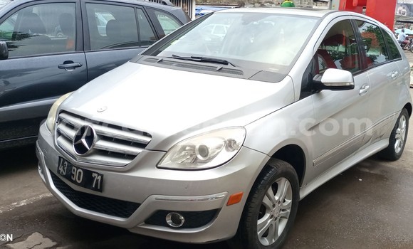 Sayi Imported Mercedes-Benz CLS250 Azurfa Mota in Douala a Ƙasar Kamaru Sayi Imported Mercedes-Benz CLS250 Azurfa Mota in Douala a Ƙasar Kamaru