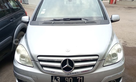 Sayi Imported Mercedes-Benz CLS250 Azurfa Mota in Douala a Ƙasar Kamaru Sayi Imported Mercedes-Benz CLS250 Azurfa Mota in Douala a Ƙasar Kamaru