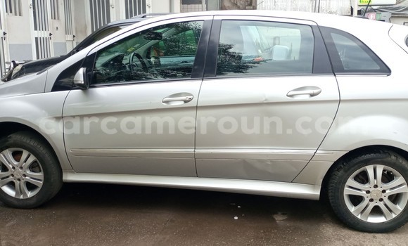 Sayi Imported Mercedes-Benz CLS250 Azurfa Mota in Douala a Ƙasar Kamaru Sayi Imported Mercedes-Benz CLS250 Azurfa Mota in Douala a Ƙasar Kamaru