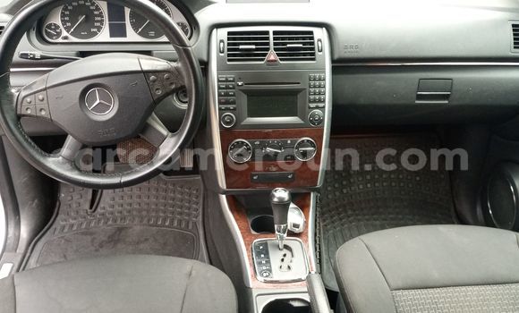 Sayi Imported Mercedes-Benz CLS250 Azurfa Mota in Douala a Ƙasar Kamaru Sayi Imported Mercedes-Benz CLS250 Azurfa Mota in Douala a Ƙasar Kamaru