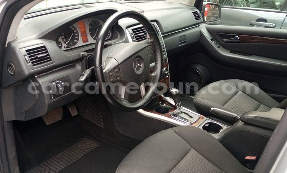 Sayi Imported Mercedes-Benz CLS250 Azurfa Mota in Douala a Ƙasar Kamaru Sayi Imported Mercedes-Benz CLS250 Azurfa Mota in Douala a Ƙasar Kamaru