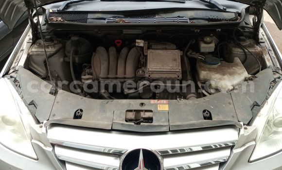 Sayi Imported Mercedes-Benz CLS250 Azurfa Mota in Douala a Ƙasar Kamaru Sayi Imported Mercedes-Benz CLS250 Azurfa Mota in Douala a Ƙasar Kamaru