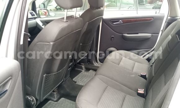 Sayi Imported Mercedes-Benz CLS250 Azurfa Mota in Douala a Ƙasar Kamaru Sayi Imported Mercedes-Benz CLS250 Azurfa Mota in Douala a Ƙasar Kamaru