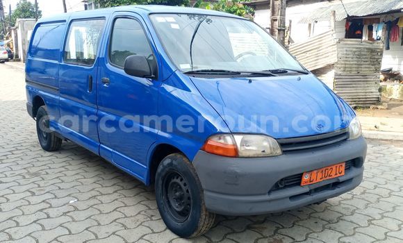 Sayi Na hannu Toyota HiAce Blue Babbar mota in Douala a Ƙasar Kamaru Sayi Na hannu Toyota HiAce Blue Babbar mota in Douala a Ƙasar Kamaru