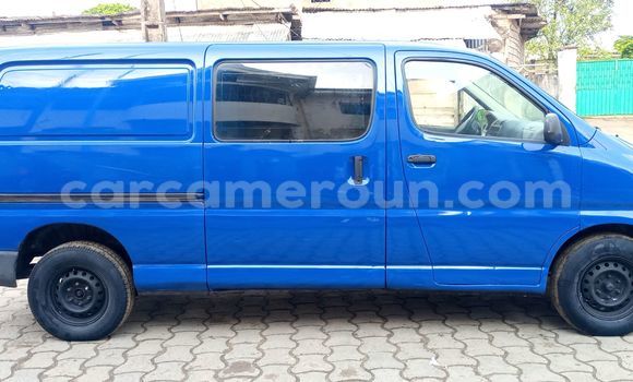 Sayi Na hannu Toyota HiAce Blue Babbar mota in Douala a Ƙasar Kamaru Sayi Na hannu Toyota HiAce Blue Babbar mota in Douala a Ƙasar Kamaru