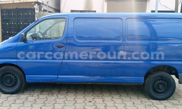 Sayi Na hannu Toyota HiAce Blue Babbar mota in Douala a Ƙasar Kamaru Sayi Na hannu Toyota HiAce Blue Babbar mota in Douala a Ƙasar Kamaru