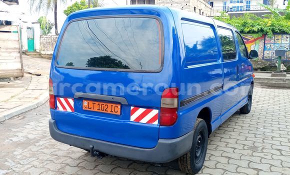 Sayi Na hannu Toyota HiAce Blue Babbar mota in Douala a Ƙasar Kamaru Sayi Na hannu Toyota HiAce Blue Babbar mota in Douala a Ƙasar Kamaru