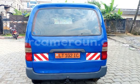 Sayi Na hannu Toyota HiAce Blue Babbar mota in Douala a Ƙasar Kamaru Sayi Na hannu Toyota HiAce Blue Babbar mota in Douala a Ƙasar Kamaru