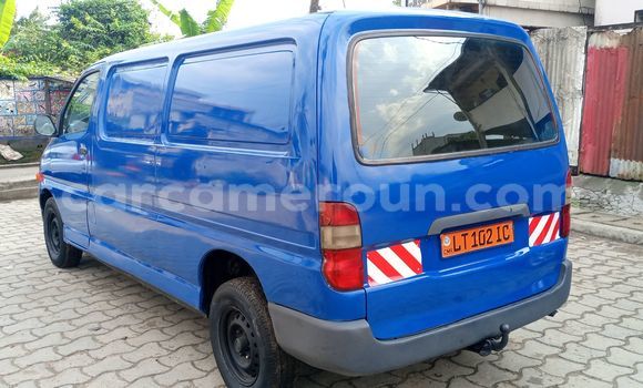 Sayi Na hannu Toyota HiAce Blue Babbar mota in Douala a Ƙasar Kamaru Sayi Na hannu Toyota HiAce Blue Babbar mota in Douala a Ƙasar Kamaru