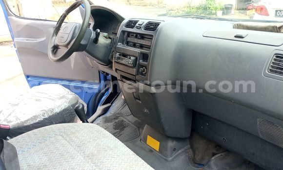 Sayi Na hannu Toyota HiAce Blue Babbar mota in Douala a Ƙasar Kamaru Sayi Na hannu Toyota HiAce Blue Babbar mota in Douala a Ƙasar Kamaru