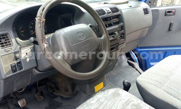 Sayi Na hannu Toyota HiAce Blue Babbar mota in Douala a Ƙasar Kamaru Sayi Na hannu Toyota HiAce Blue Babbar mota in Douala a Ƙasar Kamaru