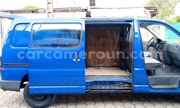 Sayi Na hannu Toyota HiAce Blue Babbar mota in Douala a Ƙasar Kamaru Sayi Na hannu Toyota HiAce Blue Babbar mota in Douala a Ƙasar Kamaru