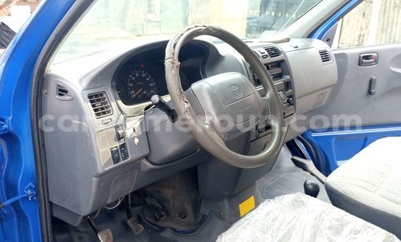 Sayi Na hannu Toyota HiAce Blue Babbar mota in Douala a Ƙasar Kamaru Sayi Na hannu Toyota HiAce Blue Babbar mota in Douala a Ƙasar Kamaru