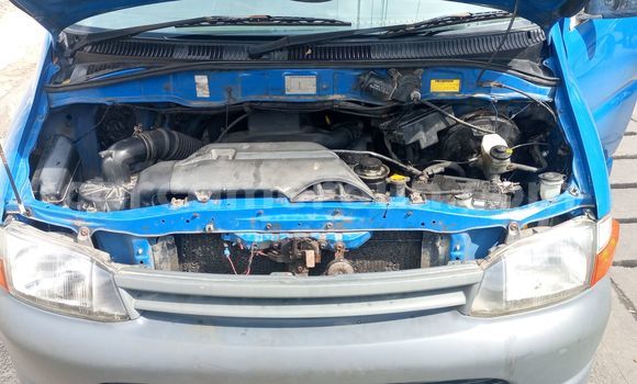 Sayi Na hannu Toyota HiAce Blue Babbar mota in Douala a Ƙasar Kamaru Sayi Na hannu Toyota HiAce Blue Babbar mota in Douala a Ƙasar Kamaru