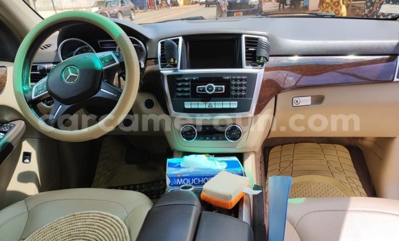 Acheter Occasion Voiture Mercedes‒Benz ML–Class Blanc à Yaoundé, Central Cameroon Acheter Occasion Voiture Mercedes‒Benz ML–Class Blanc à Yaoundé, Central Cameroon