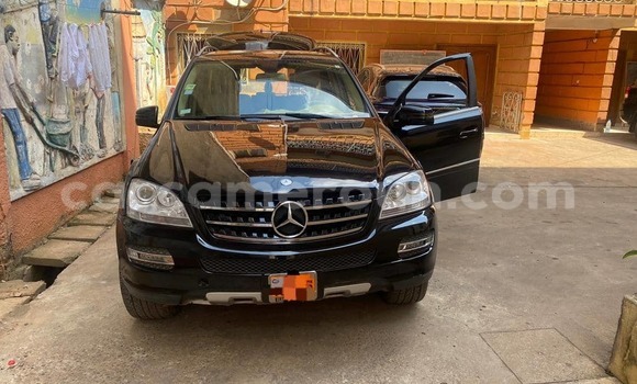 Sayi Na hannu Mercedes Viano Black Mota in Yaounde a Babban Kamaru