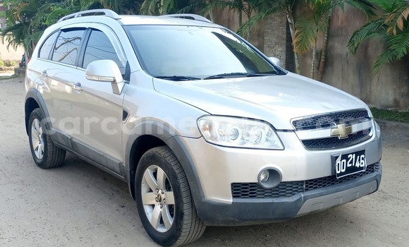 Sayi Imported Chevlolet Spin Azurfa Mota in Douala a Ƙasar Kamaru Sayi Imported Chevlolet Spin Azurfa Mota in Douala a Ƙasar Kamaru